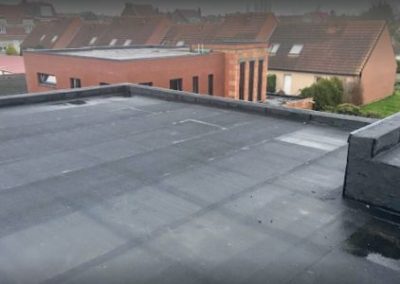 Photo d'un chantier d'étanchéité EPDM pour un toit plat, réalisé à Hellemmes par BT'Étanche