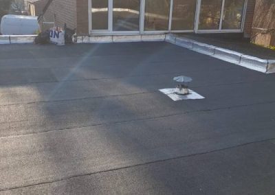 Photo d'un chantier d'étanchéité en rouleau bitume réalisé à Villeneuve d'Ascq par BT'Étanche