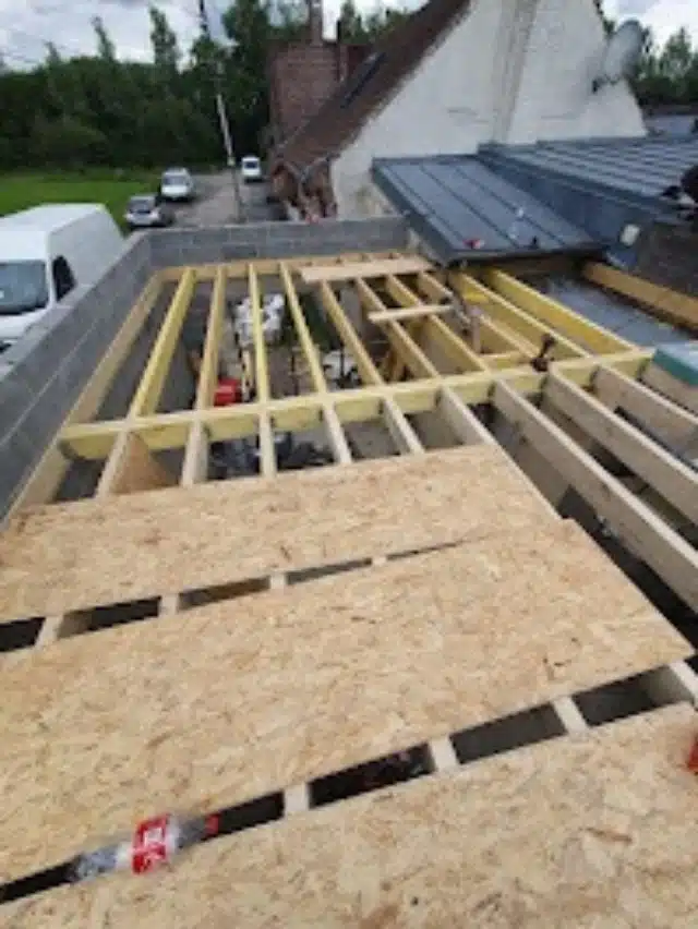 Création et pose d'une charpente pour une maison en construction à Lille 59000, réalisé par BT Etanche